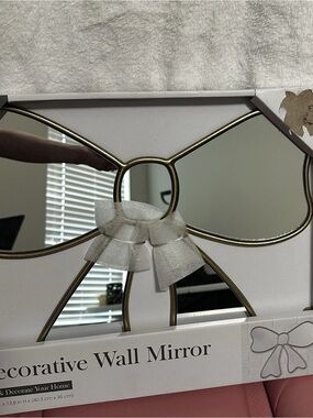 Decorative Bow Wall Mirror in Gold and White